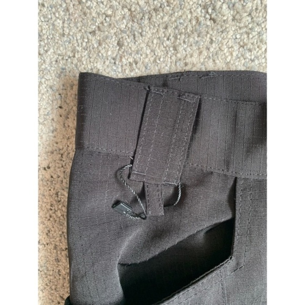 NWOT LSU Football Geaux Tigers Mens LARGE Black Shorts Pockets Sports Louisiana - Picture 6 of 6